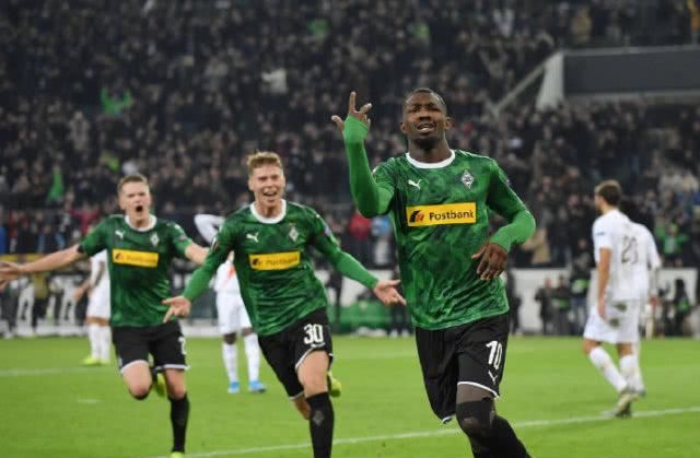 两位教练在 两位教练在